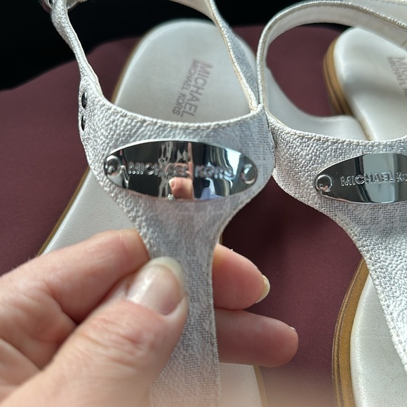 Womens Michael Kors Thong Sandals - Picture 2 of 7